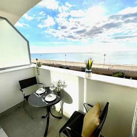 Gatu Villa Camarote Con Vistas Al Mar , Preferente Mayores De 25 Anos Y Familias Cadiz Exterior photo