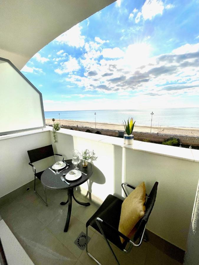 Gatu Camarote Con Vistas Al Mar , Preferente Mayores De 25 Anos Y Familias Cadiz